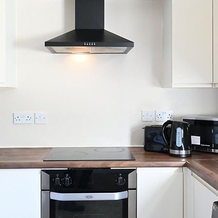 Villa Sleek And Stylish 3 Bed In Bolton - Garden - Parking Esterno foto