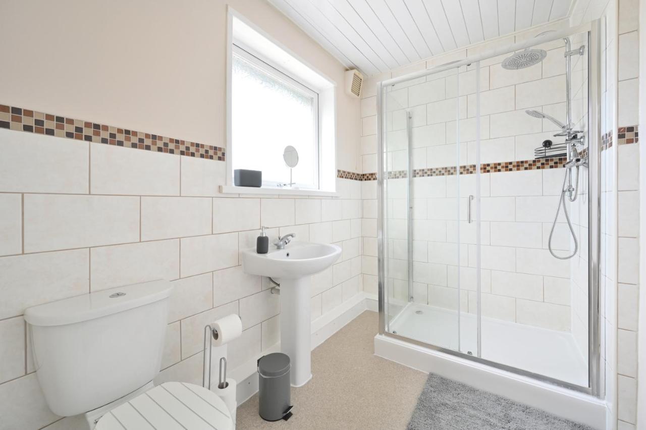 Villa Sleek And Stylish 3 Bed In Bolton - Garden - Parking Esterno foto