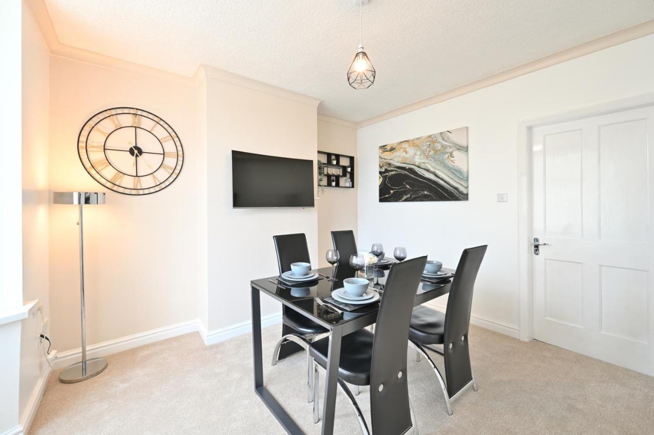 Villa Sleek And Stylish 3 Bed In Bolton - Garden - Parking Esterno foto