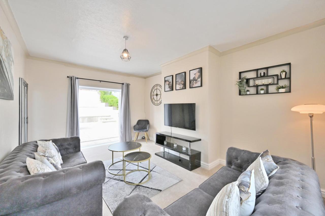 Villa Sleek And Stylish 3 Bed In Bolton - Garden - Parking Esterno foto