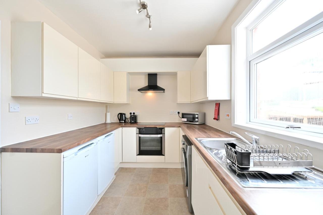 Villa Sleek And Stylish 3 Bed In Bolton - Garden - Parking Esterno foto
