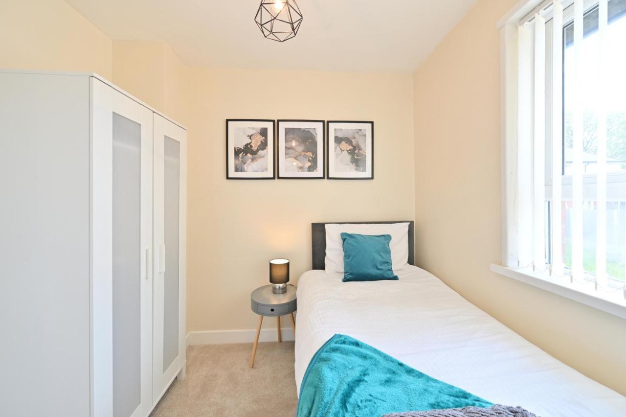 Villa Sleek And Stylish 3 Bed In Bolton - Garden - Parking Esterno foto