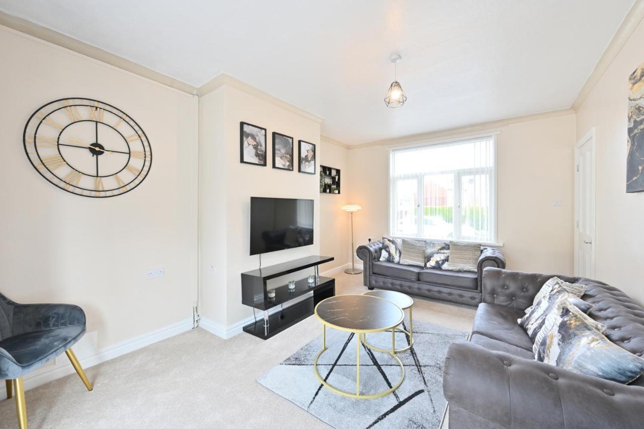 Villa Sleek And Stylish 3 Bed In Bolton - Garden - Parking Esterno foto